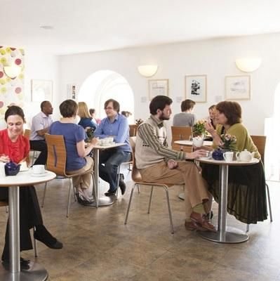 Restaurants und Cafés besuchen