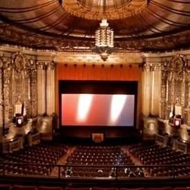 Ins Theater gehen